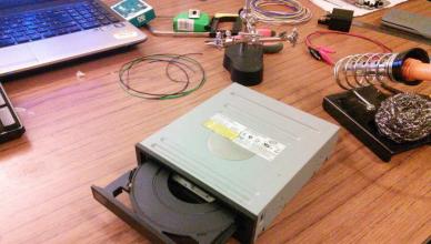 Как вытащить диск из макбука, если дисковод не работает Как вытащить диск из дисковода ноутбука